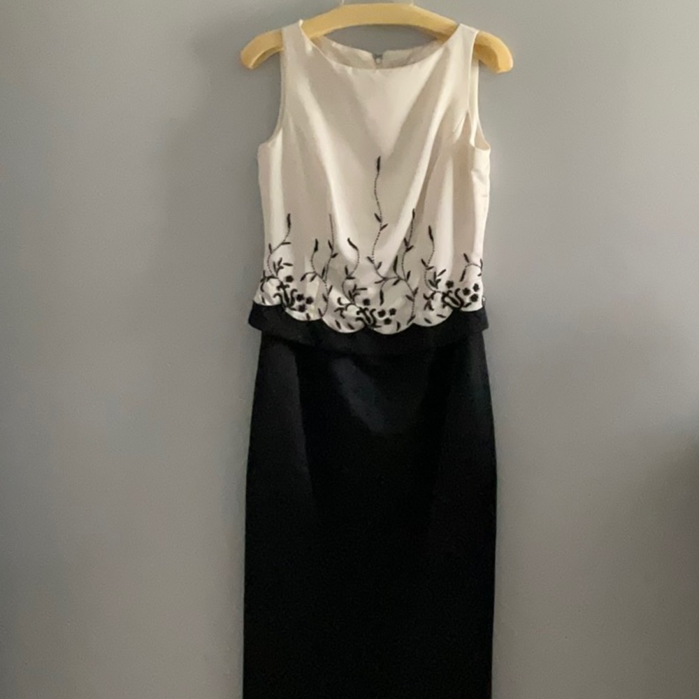 Beautiful, classic and elegant evening gown